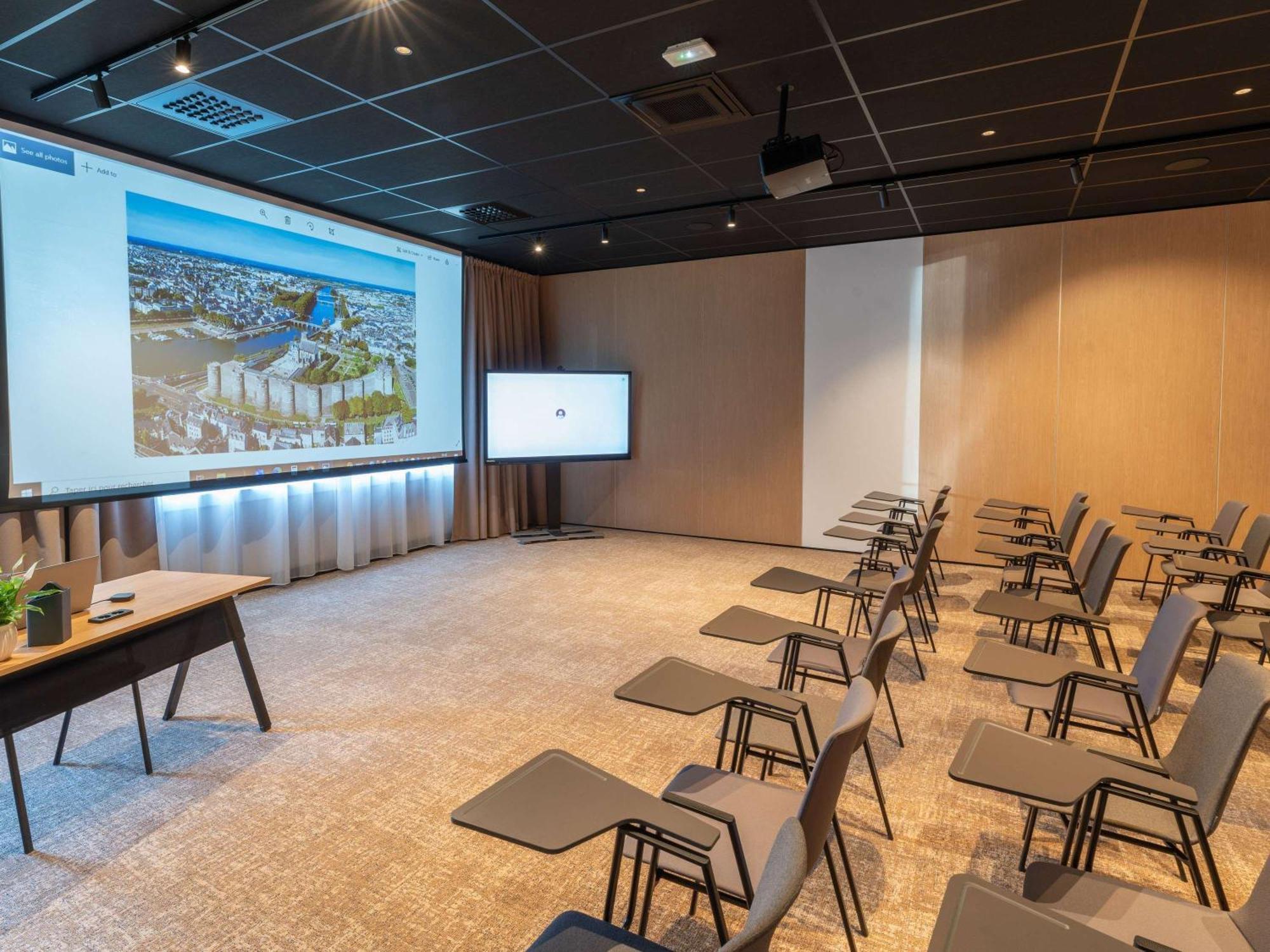 Novotel Angers Lac De Maine Exterior photo